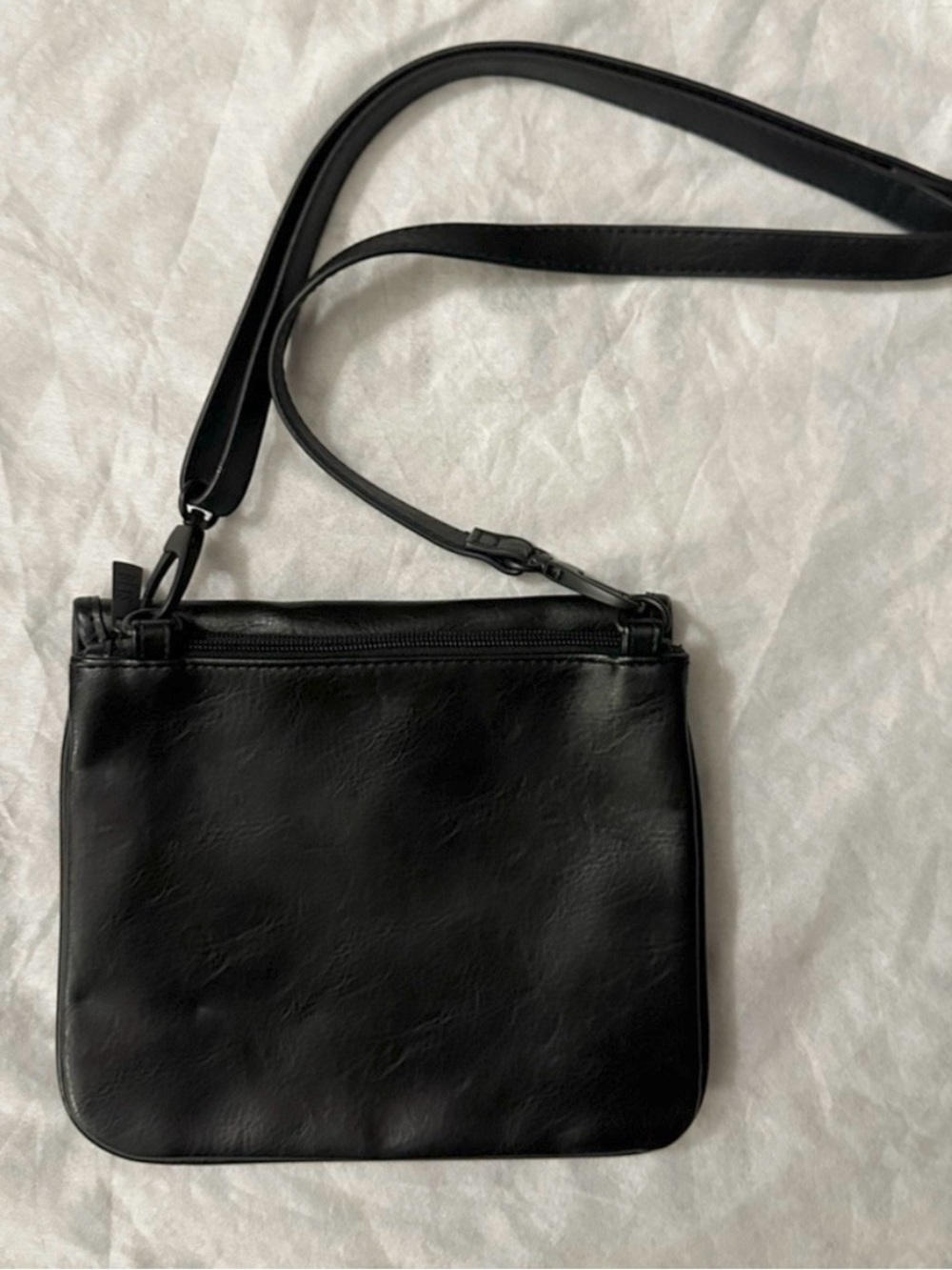 NWOT BÉIS Removable Clutch/Crossbody from The 2-in-1 Backpack — Discontinued! - Picture 2 of 4